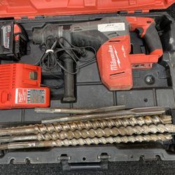 Milwaukee M18 FUEL 18V Lithium-Ion Brushless Cordless 1-9/16 in. SDS-Max Rotary Hammer Kit w/one 9.0Ah Battery & Hard Case
