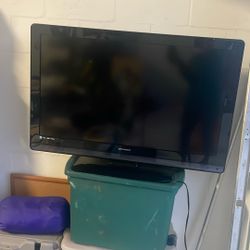 TV HD 40 Inches Still Working Good 