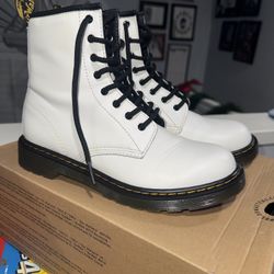 Dr. Marten White Boots Women’s 7.5