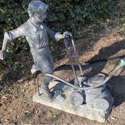 Life Size Bronze Boy Cutting Grass Bronze Sculpture Fountain 