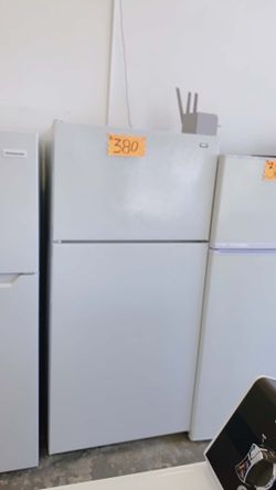 28” Wide Hotpoint White Top-Freezer Refrigerator