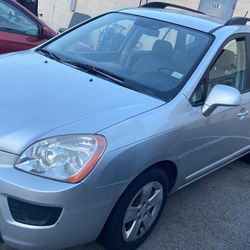 2008 KIA Rondo
