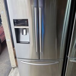 Samsung Showcase Counter Depth Stainless Steel French Door Refrigerator With Dispenser 🧊 💧 