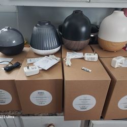 Large Essential Oil diffuser with a  base
8 hours of run time 