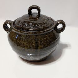 Vintage Brown Glazed Ceramic Bean Pot With Lid and Handles USA Stoneware 7 Inch

