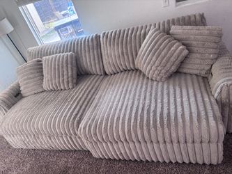 Soft comfy couch LIKE NEW