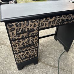 Adorable Leopard Desk! 