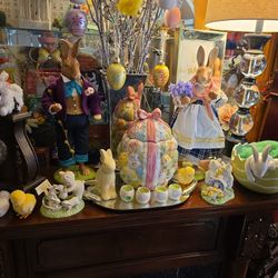 Hallmark Heritage Mr and Mrs Bunny 2017 in Original Packaging