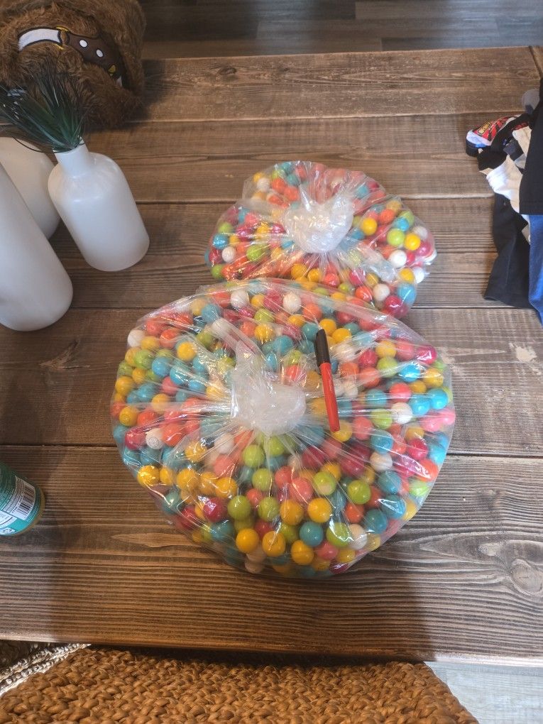 MAGIC GUMBALLS  LOT Hundreds Of Big Colorful Gumballs Kids Party Favors