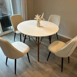 White Round Table(D39.5") and 4 Cream Velvet Chairs