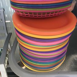 Plastic picnic plates