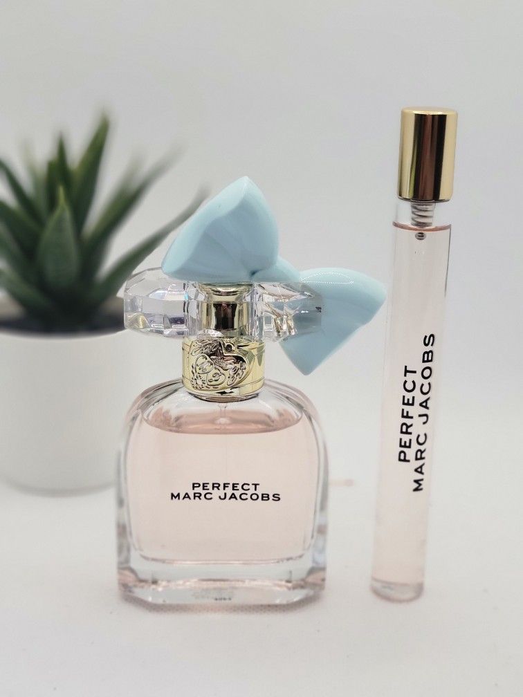 Marc Jacobs
Perfect Eau de Parfum & Travel Spray
1 fl
.33 fl