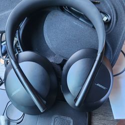 Bose Noice Cancelling Wireless Bluetooth 700