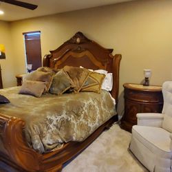 Michael Amini Luxury King Bedroom Set: Cortina Collectio 