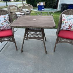 Outdoor Table & Chairs 