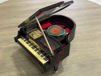 Kings musical grand piano jewelry box