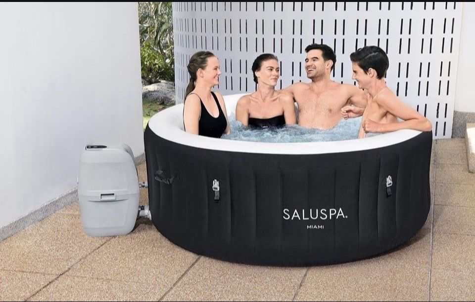 SaluSpa Miami AirJet Inflatable Hot Tub Spa (71" x 26") NEW IN BOX *Hot Item*
