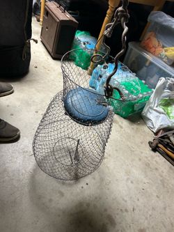 vintage, collapsible wire mesh fish basket,