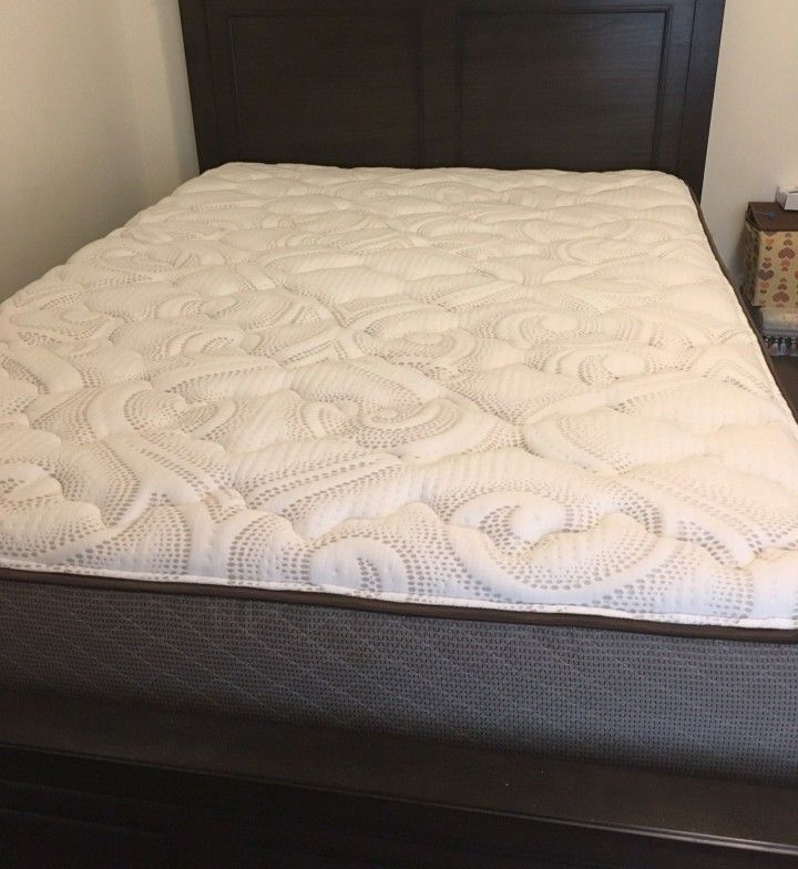 Queen Mattress Hampton & Rhodes HR400 for Sale in Round Rock, TX OfferUp