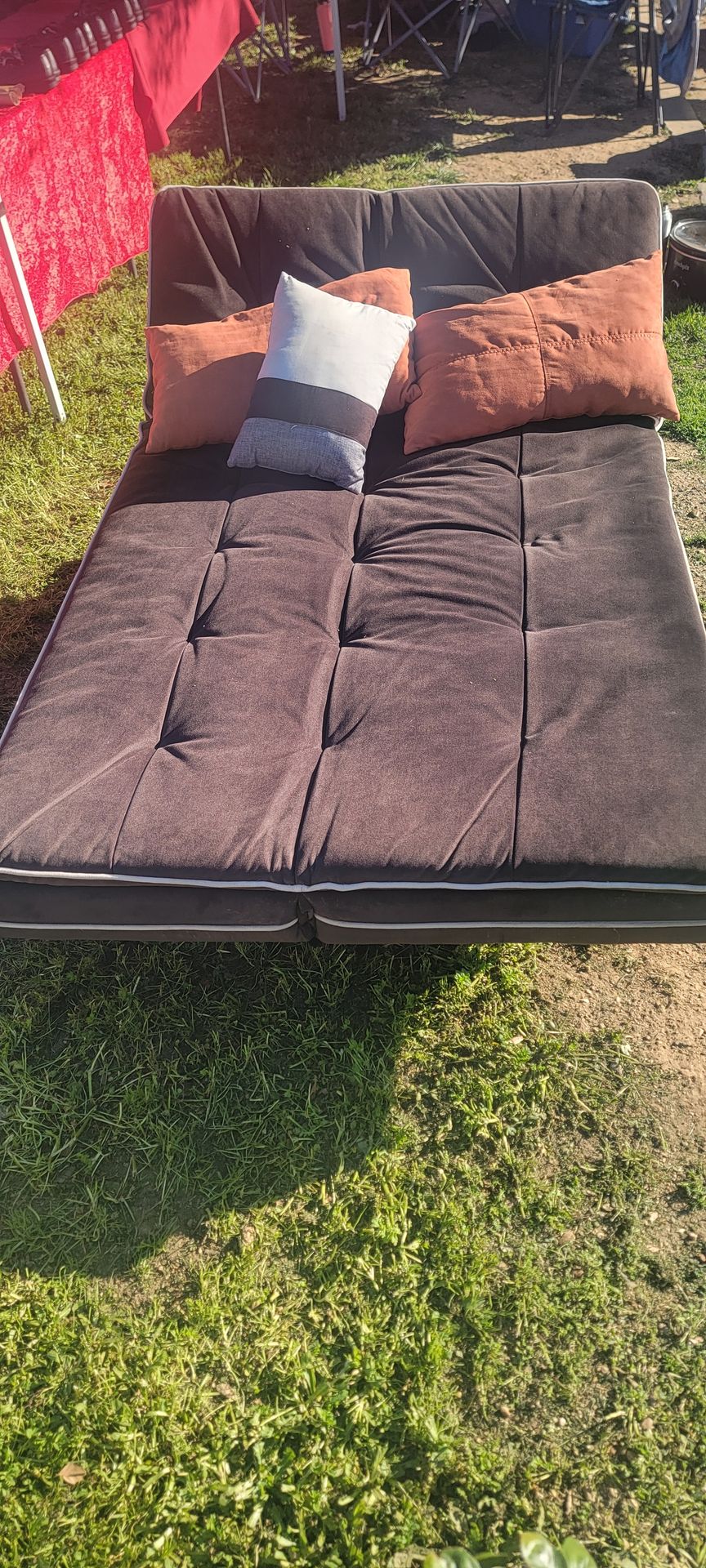 Foldable daybed/ futon
