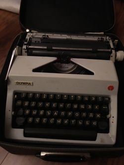 Olympia deluxe vintage typewriter with Cyrillic font Collectible 