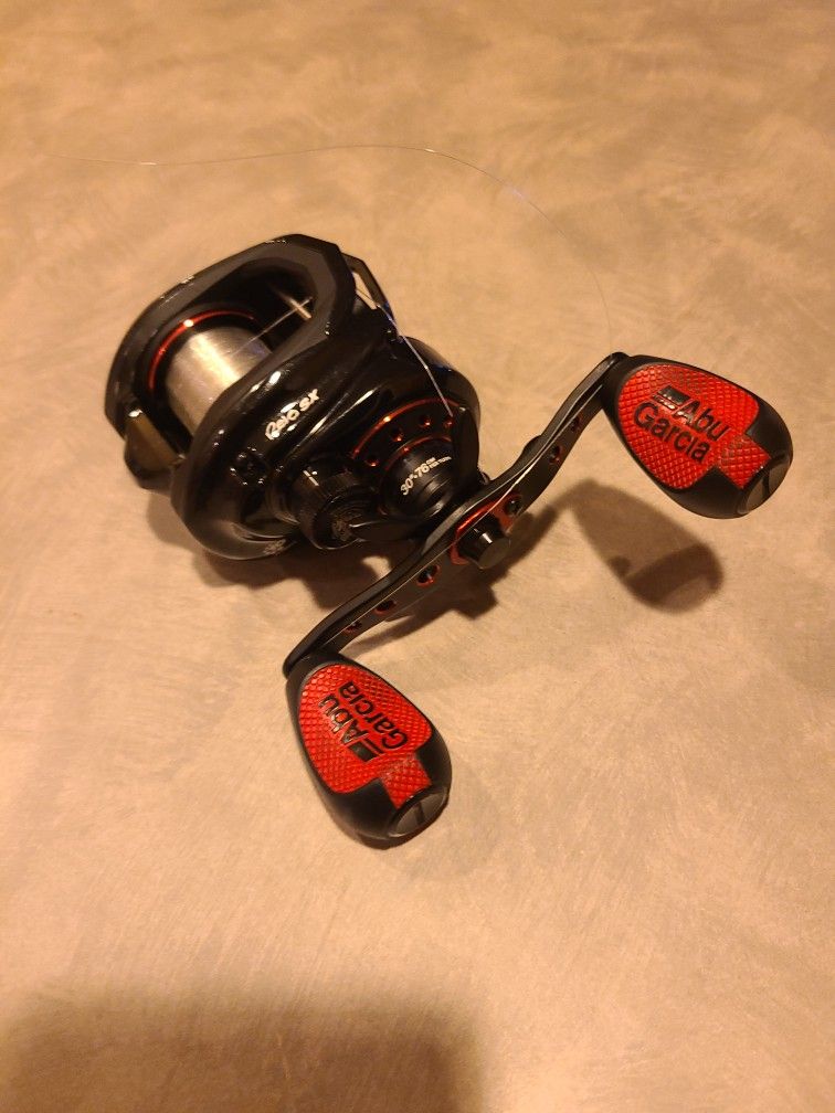 Like New Abu Garcia Revo SX 