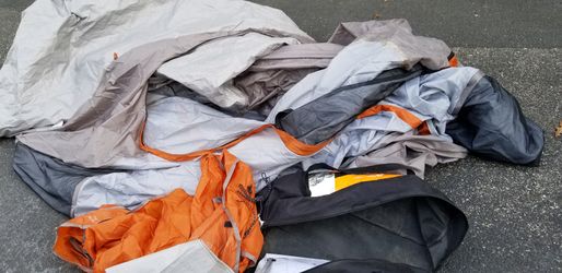 Tent and carry bag sleeps 6 NO STAKES NO RODS JUST TENT AND BAG