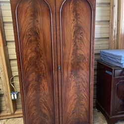 Antique Mahogany Armoire Wardrobe – Stunning 19th Century Craftsmanship