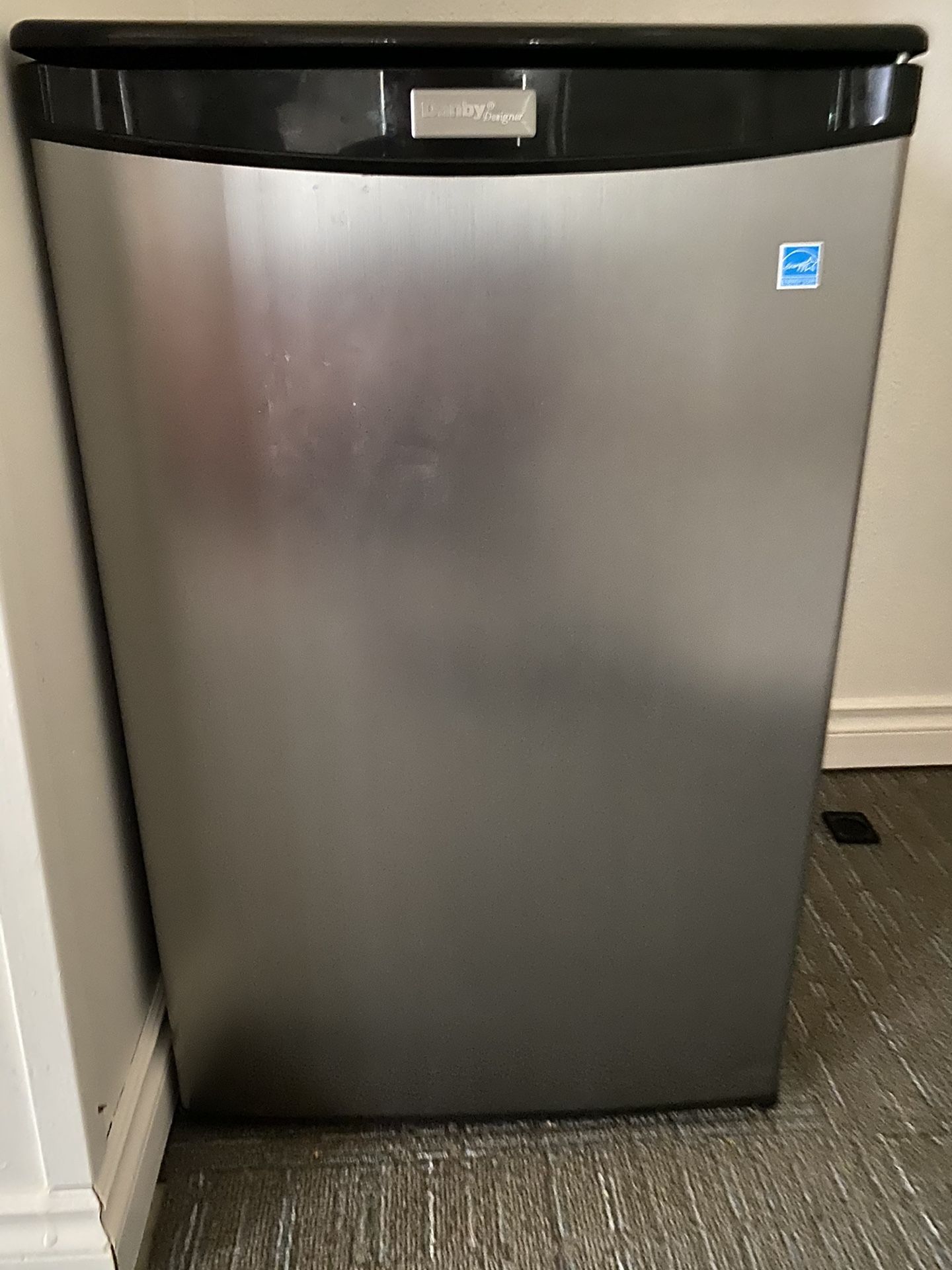 Free Danby mini fridge, doesn’t get cold. read the description for Sale