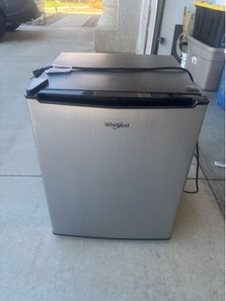 Whirlpool mini fridge perfect condition