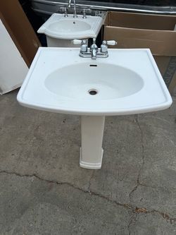 Pedestal sink