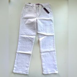 👖NWT Gloria Vanderbilt White Jeans 👖