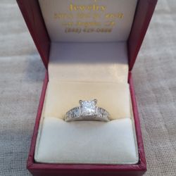 18k White Gold Diamond Ring