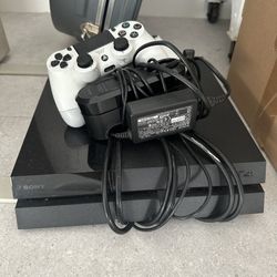 PS4 With 2 Controllers And Charging Base