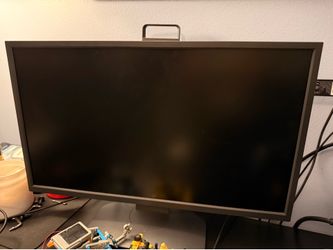 Gaming Pc with a 4070 ti and an i7 Processor With keyboard and mouse, 240 hz monitor, gaming desk