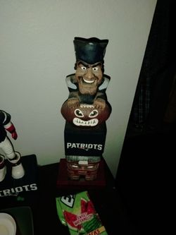 Nfl patriots statues
