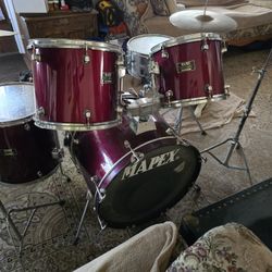 Mapex 5 piece Drum set