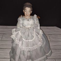 Magge Head Aunt Polly Vintage Porcelain & Cloth Doll & Chair Tom Sawyer 1967