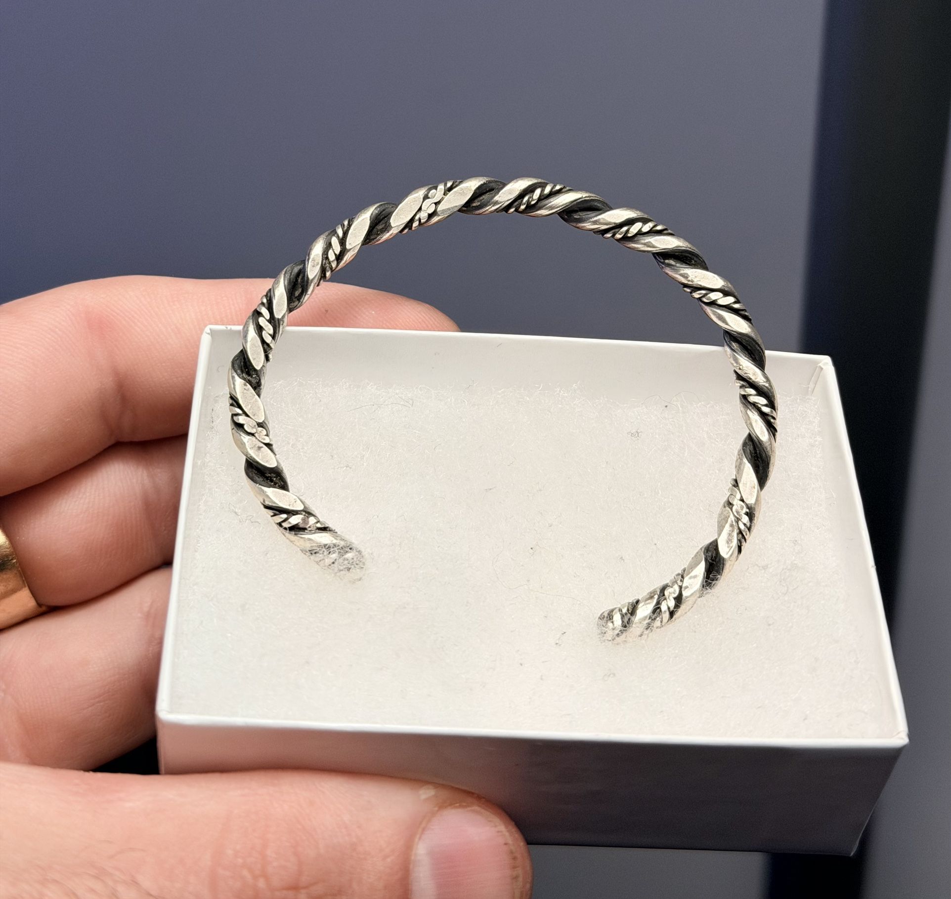 Beautiful 😍 !! Vintage Solid 925 Sterling Silver Cuff Bracelet !