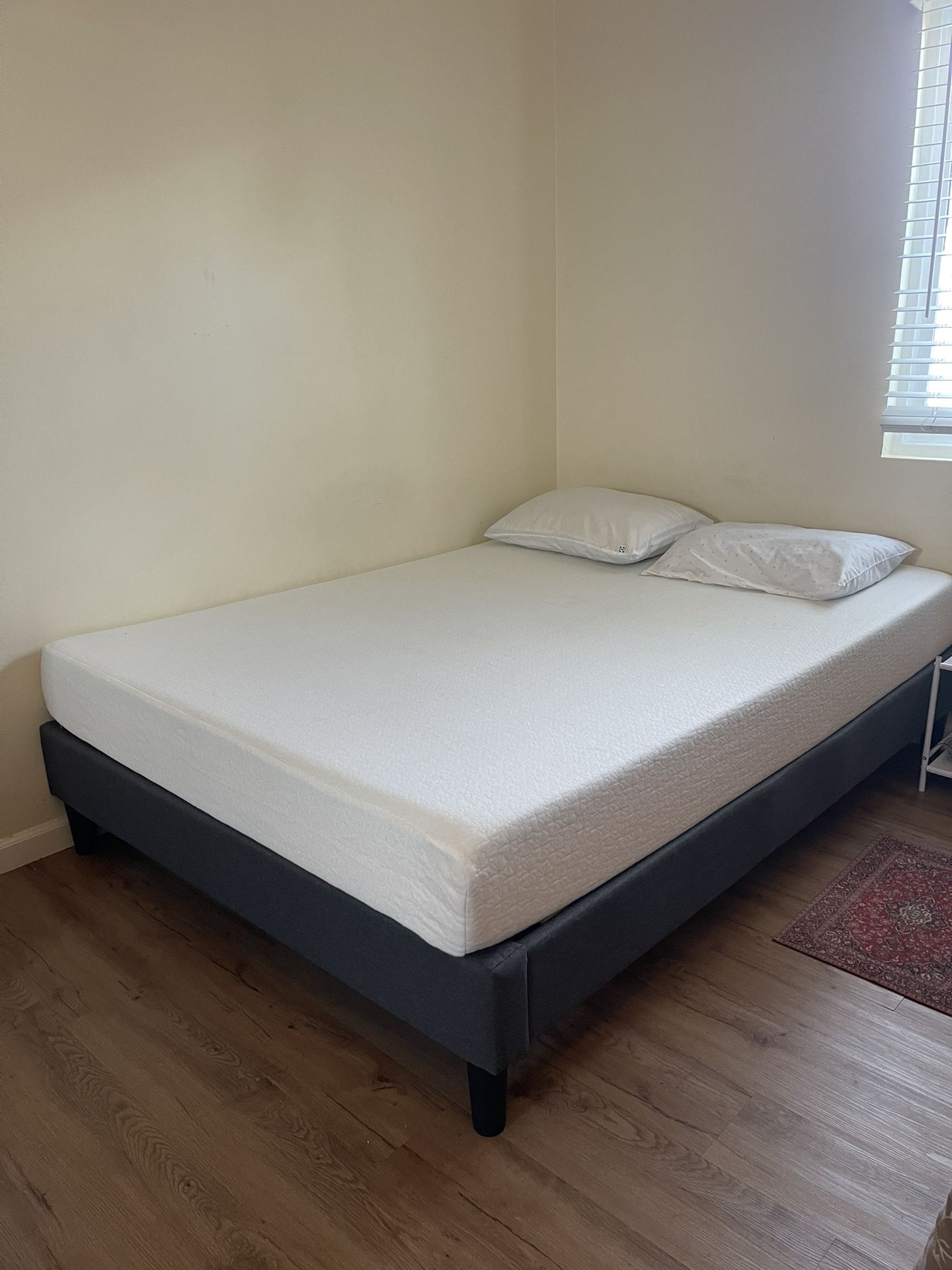 Queen Size Bed ( Bed Frame + Mattress)