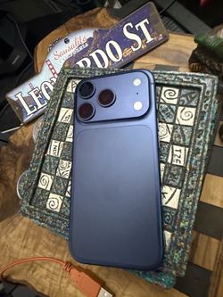 I p h o n e 17 p r o 256Gb unlocked