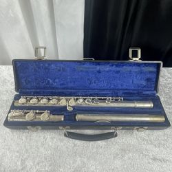 Vintage Flute Gemeinhardt 2SP Flute With Hard Back Case And Blue Interior
