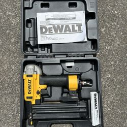 Dwalt 18 Gauge Brad Nailer