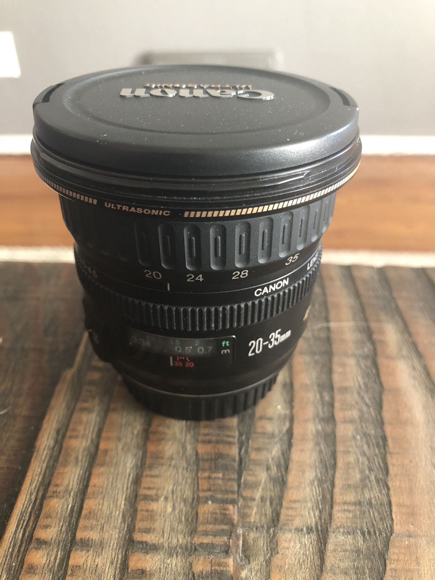 Canon EF 20-35 mm f 3.5-4.5 zoom lens