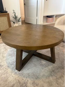 Lakeland Brown 36” Round Wood Coffee Table – Like New