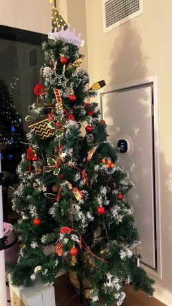 6Ft Artificial Christmas Tree w/ full decoration