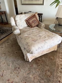 Chaise Lounge Cushioned Chair 