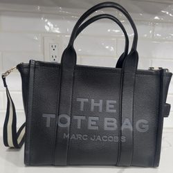 Marc Jacob’s The Tote Bag Medium Size