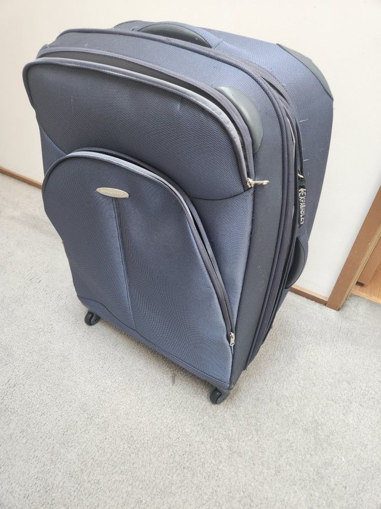 Samsonite Suitcase for Sale in Seattle, WA OfferUp