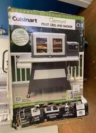 New In Box Cuisinart CGWM-080 Clermont Pellet Grill & Smoker 8-in-1 - Box Dammage/Corner See Pics